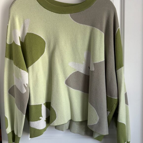 ARULA Sweaters - Green + White Abstract Cropped Sweater
